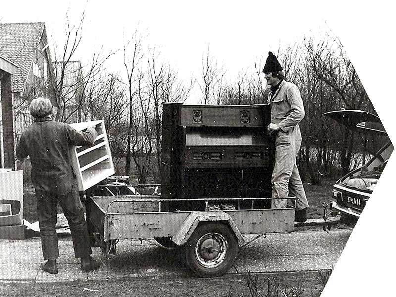 Son Gert Jan takes over the company together with his wife Annie. He moves with his family to the Kubbeweg.